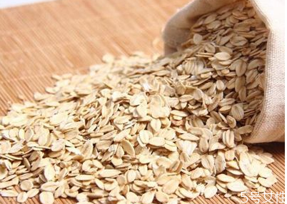 快熟燕麥片可以不煮嗎 快熟燕麥片最簡(jiǎn)單的吃法 快熟燕麥片可以不煮嗎 快熟燕麥片最簡(jiǎn)單的吃法