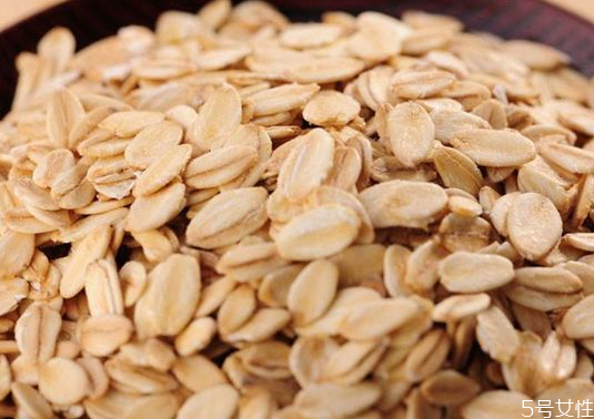 快熟燕麥片可以不煮嗎 快熟燕麥片最簡(jiǎn)單的吃法 快熟燕麥片可以不煮嗎 快熟燕麥片最簡(jiǎn)單的吃法