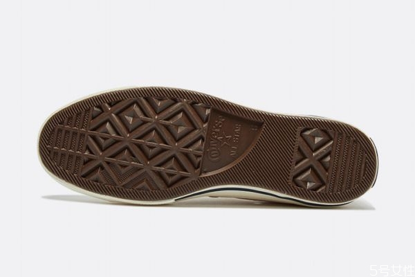 匡威鞋底發(fā)黃是不是假的 匡威鞋子發(fā)黃怎么去除 匡威鞋底發(fā)黃是不是假的 匡威鞋子發(fā)黃怎么去除