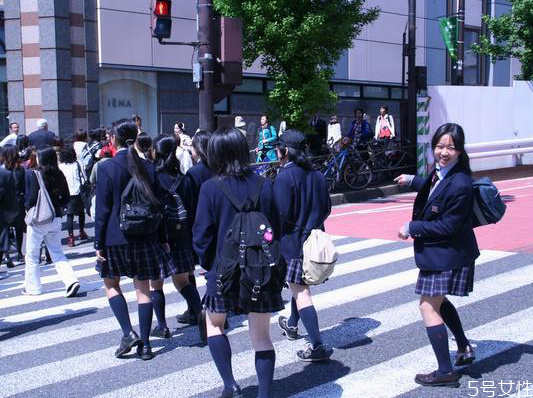 為什么日本女生冬天光腿 日本光腿文化 為什么日本女生冬天光腿 日本光腿文化