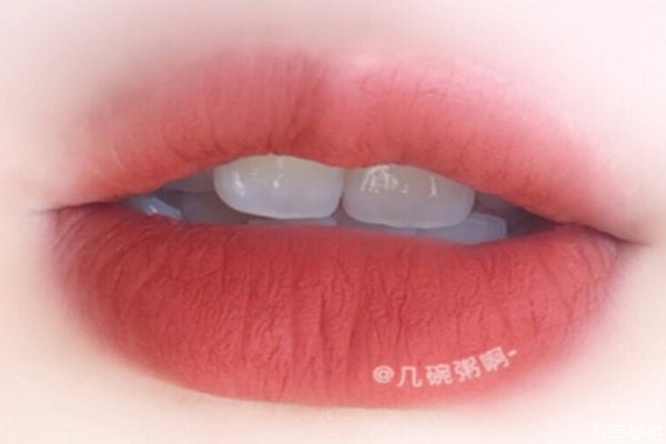 口紅出汗怎么恢復(fù) 口紅會出汗的原因 口紅出汗怎么恢復(fù) 口紅會出汗的原因