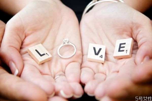 試探一個(gè)男人玩你還是愛你 用來考驗(yàn)?zāi)腥说姆椒?><p><strong>試探一個(gè)男人玩你還是愛你 用來考驗(yàn)?zāi)腥说姆椒?/strong></p></a></li> 	     </ul>
		</div>
	   <div   id=