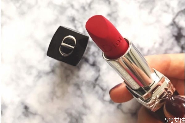 迪奧999買滋潤(rùn)還是啞光 口紅水潤(rùn)好還是啞光好