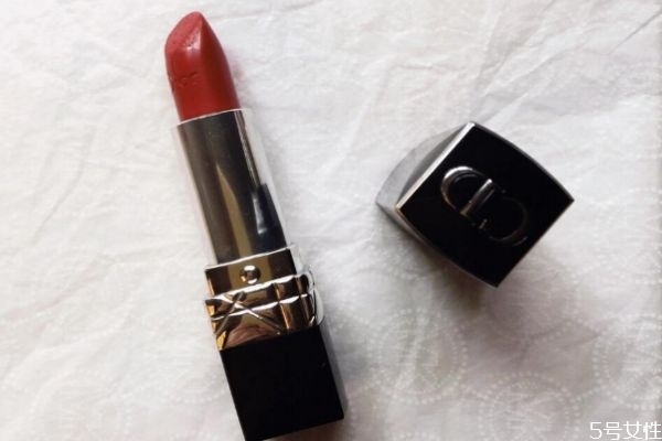 迪奧999買滋潤還是啞光 口紅水潤好還是啞光好 迪奧999買滋潤還是啞光 口紅水潤好還是啞光好