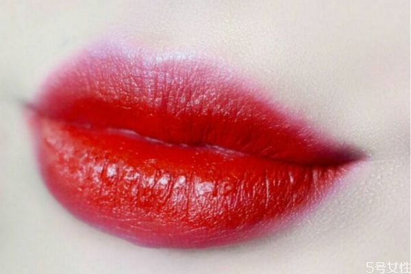 唇紋深適合啞光口紅嗎 唇紋深適合什么樣的口紅 唇紋深適合啞光口紅嗎 唇紋深適合什么樣的口紅
