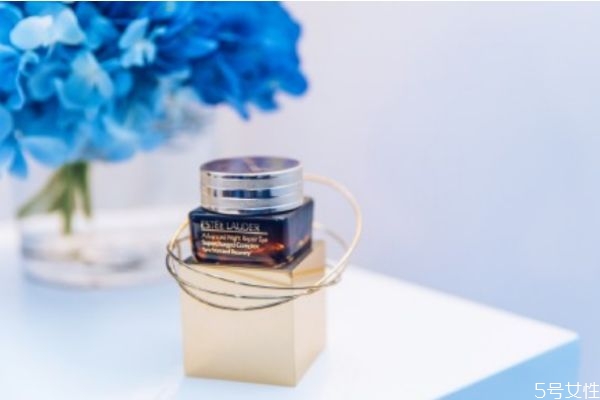 薇姿眼霜和雅詩(shī)蘭黛眼霜哪個(gè)好 薇姿好用還是雅詩(shī)蘭黛