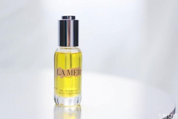 先用精油還是精華液 長期用精油護膚好不好