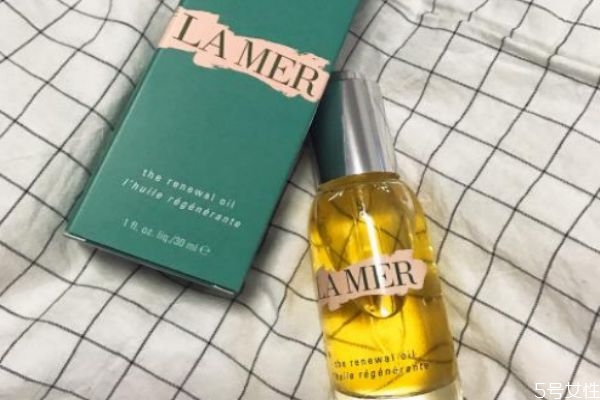 先用精油還是精華液 長期用精油護膚好不好 先用精油還是精華液 長期用精油護膚好不好