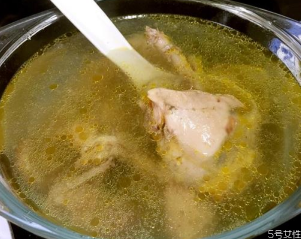 香菇烏雞湯的做法 香菇烏雞湯的功效與作用 香菇烏雞湯的做法 香菇烏雞湯的功效與作用