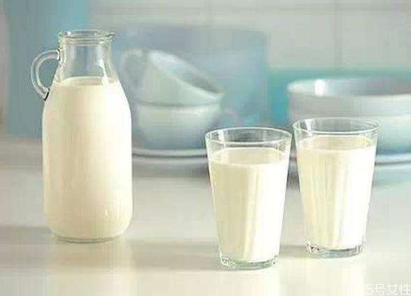鮮牛奶結(jié)塊但沒變味 喝了變豆花的鮮奶怎么辦 鮮牛奶結(jié)塊但沒變味 喝了變豆花的鮮奶怎么辦
