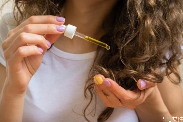 染發(fā)劑為什么要兩種配 染發(fā)劑兩只怎么配調(diào) 染發(fā)劑為什么要兩種配 染發(fā)劑兩只怎么配調(diào)