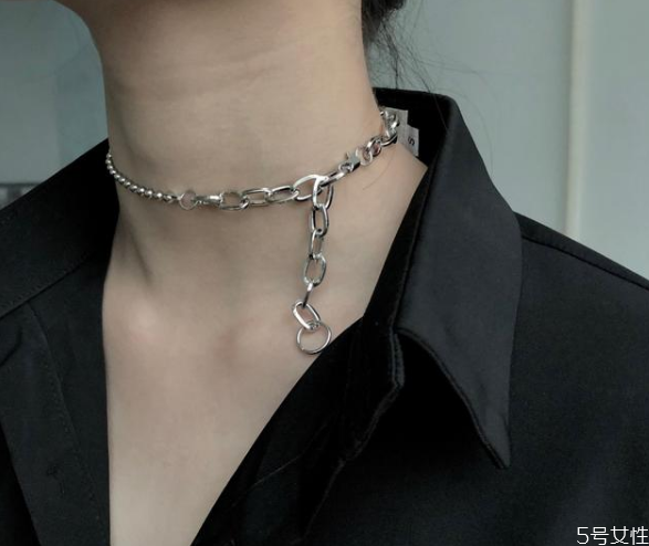 choker項鏈有什么暗示 choker和chocker的區(qū)別 choker項鏈有什么暗示 choker和chocker的區(qū)別