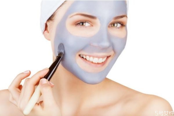 臉干什么原因造成的 臉部干燥的原因 臉干什么原因造成的 臉部干燥的原因