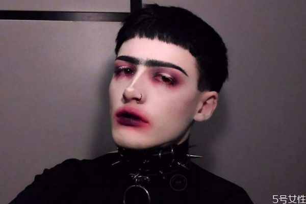 哥特妝容畫法步驟 哥特式妝容特點 哥特妝容畫法步驟 哥特式妝容特點