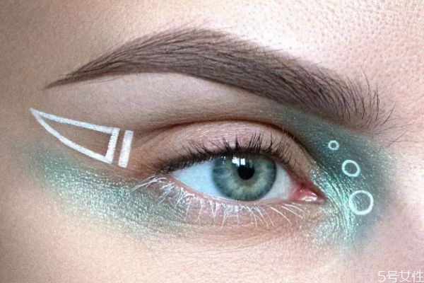 好看的創(chuàng)意妝容怎么畫 簡(jiǎn)單又好看的創(chuàng)意妝