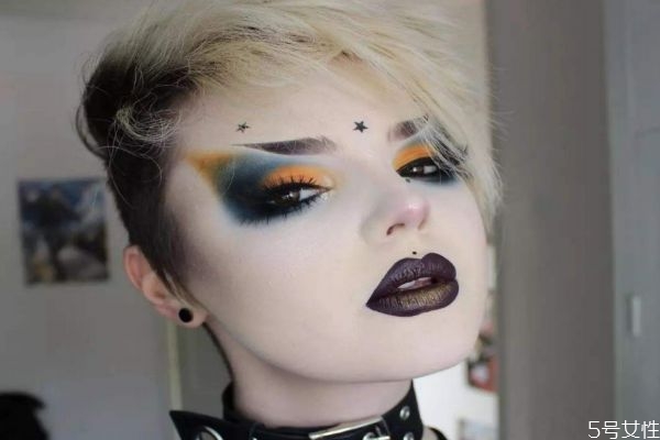 哥特妝容畫法步驟 哥特式妝容特點 哥特妝容畫法步驟 哥特式妝容特點