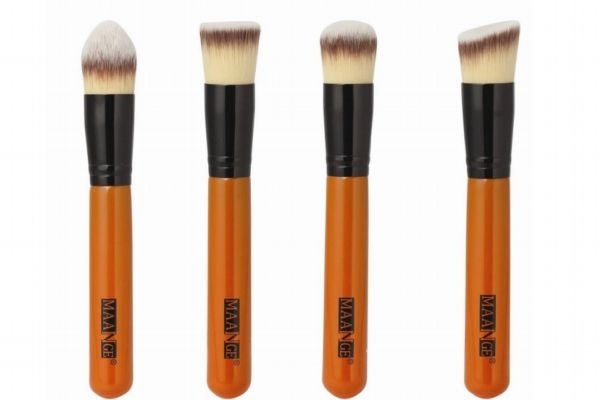 粉底刷真的比美妝蛋好用嗎 天天用粉底刷會(huì)傷皮膚嗎 粉底刷真的比美妝蛋好用嗎 天天用粉底刷會(huì)傷皮膚嗎