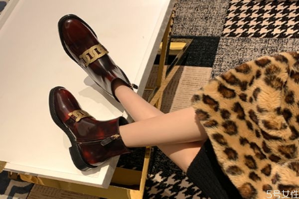 切爾西靴保暖嗎 切爾西靴和煙筒靴的區(qū)別 切爾西靴保暖嗎 切爾西靴和煙筒靴的區(qū)別