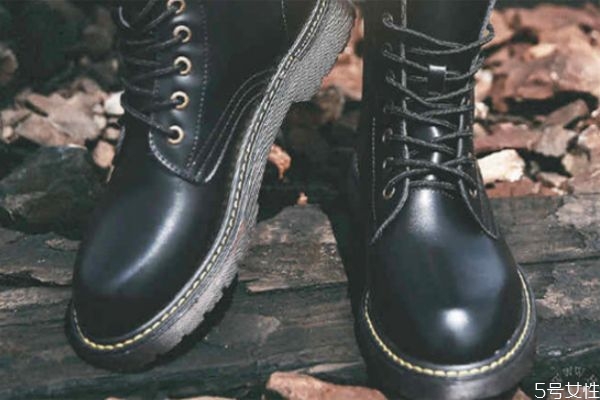 皮靴子掉皮了怎么辦 皮鞋掉皮用什么修補 皮靴子掉皮了怎么辦 皮鞋掉皮用什么修補