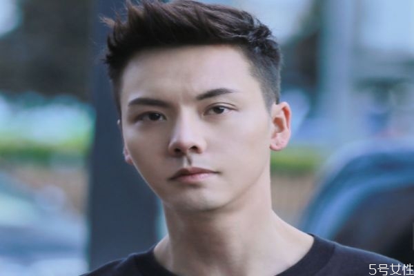 男人為什么會長黃褐斑 男人臉上長黃褐斑是什么原因 男人為什么會長黃褐斑 男人臉上長黃褐斑是什么原因