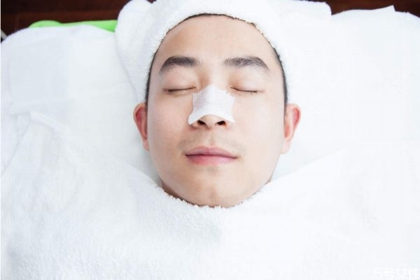 黑頭導(dǎo)出液會使毛孔變大嗎 黑頭怎么去除小竅門