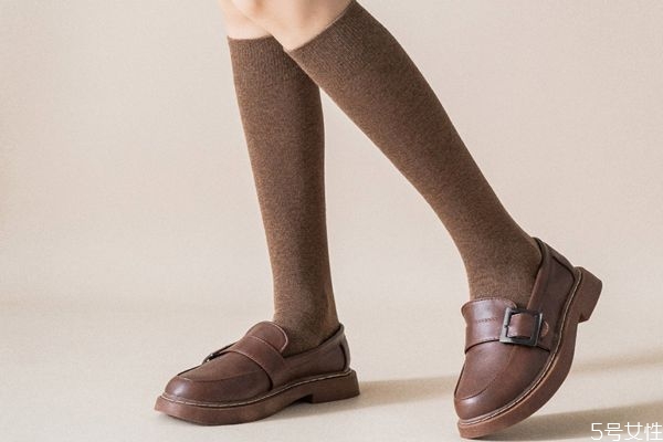 中襪和長(zhǎng)襪什么區(qū)別 筒襪和絲襪的區(qū)別
