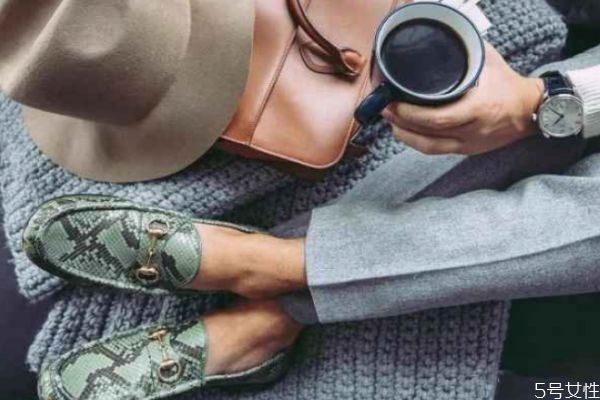 樂福鞋不跟腳怎么辦 樂福鞋不跟腳是什么原因 樂福鞋不跟腳怎么辦 樂福鞋不跟腳是什么原因