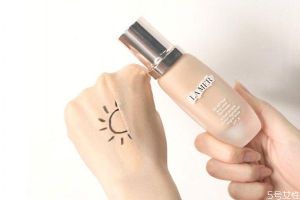 海藍(lán)之謎粉底液干嗎 海藍(lán)之謎粉底液適合干皮嗎 海藍(lán)之謎粉底液干嗎 海藍(lán)之謎粉底液適合干皮嗎