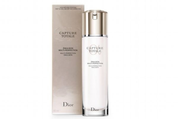 擦乳液需要用化妝棉嗎 用化妝棉怎么擦乳液 擦乳液需要用化妝棉嗎 用化妝棉怎么擦乳液