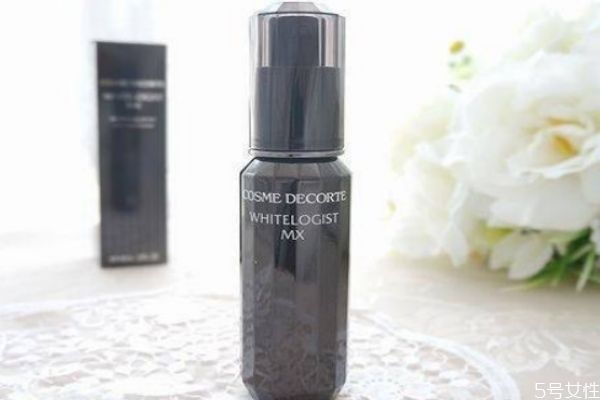 曲酸精華白天能用嗎 曲酸精華不能和什么同時使用 曲酸精華白天能用嗎 曲酸精華不能和什么同時使用