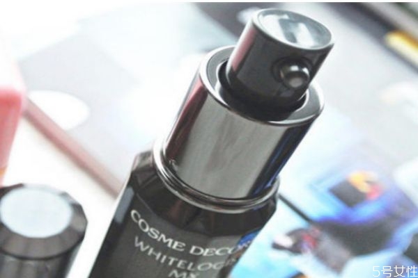 曲酸精華白天能用嗎 曲酸精華不能和什么同時使用 曲酸精華白天能用嗎 曲酸精華不能和什么同時使用