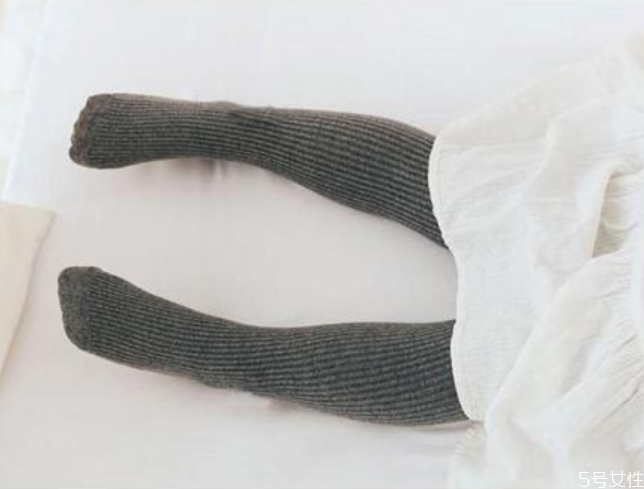 踩腳褲好還是連腳褲好 踩腳褲和連腳褲的區(qū)別 踩腳褲好還是連腳褲好 踩腳褲和連腳褲的區(qū)別