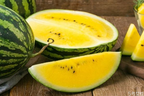 黃心西瓜叫什么 黃瓤西瓜的營(yíng)養(yǎng)價(jià)值 黃心西瓜叫什么 黃瓤西瓜的營(yíng)養(yǎng)價(jià)值