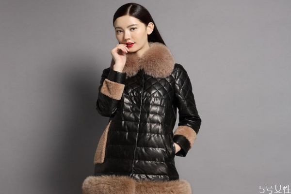 綿羊皮羽絨服價格多少錢 真皮羽絨服一般多少錢