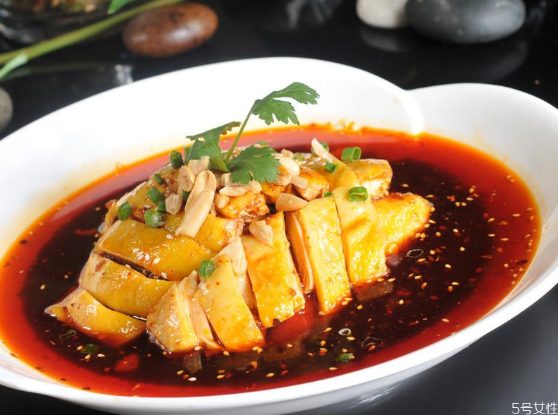 口水雞為什么用三黃雞 三黃雞做口水雞的做法 口水雞為什么用三黃雞 三黃雞做口水雞的做法