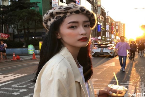 豹紋帽子怎么搭配衣服 豹紋帽子的正確穿搭 豹紋帽子怎么搭配衣服 豹紋帽子的正確穿搭