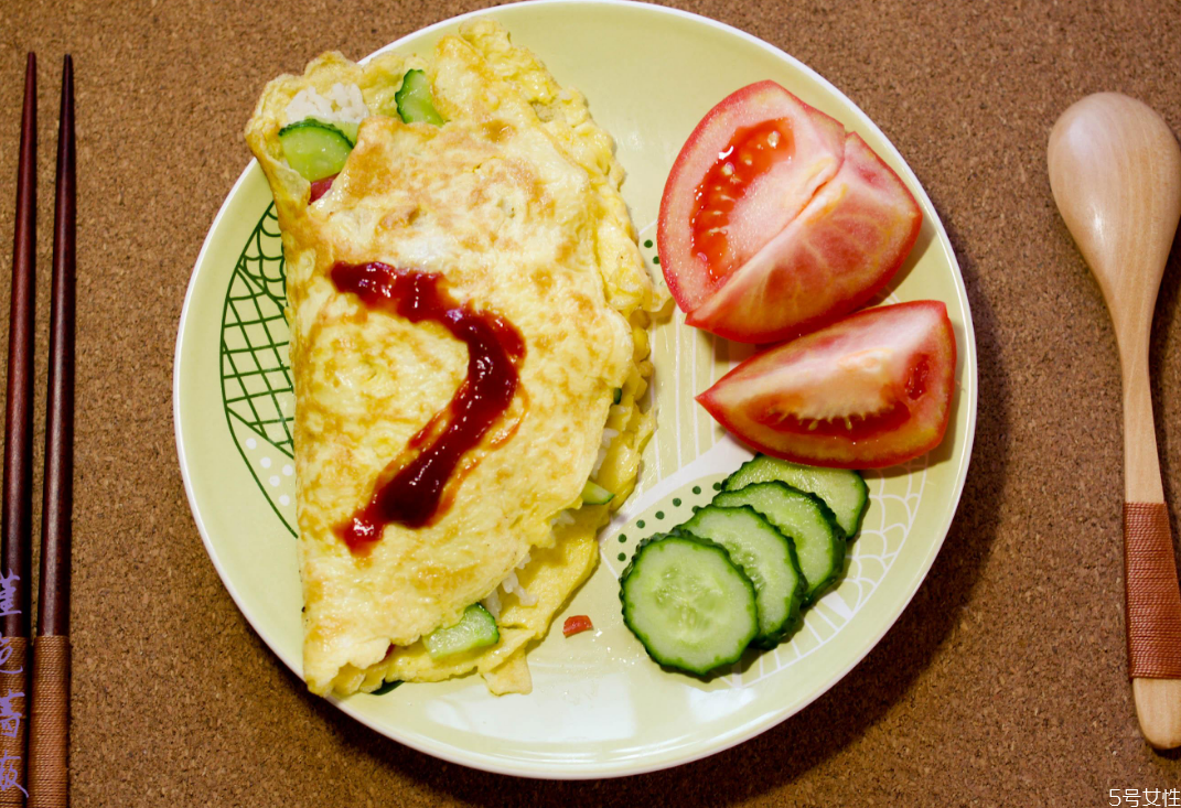 流心蛋包飯用什么雞蛋 流心蛋包飯的訣竅 流心蛋包飯用什么雞蛋 流心蛋包飯的訣竅