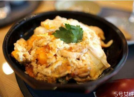 蛋澆飯能吃嗎 蛋澆飯和蛋炒飯的區(qū)別 蛋澆飯能吃嗎 蛋澆飯和蛋炒飯的區(qū)別