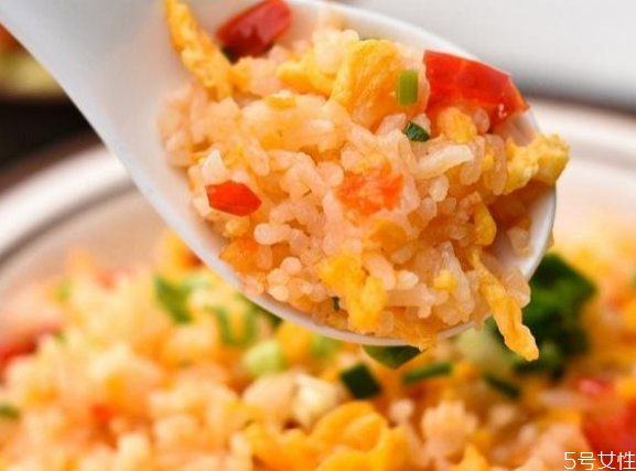 蛋澆飯能吃嗎 蛋澆飯和蛋炒飯的區(qū)別 蛋澆飯能吃嗎 蛋澆飯和蛋炒飯的區(qū)別