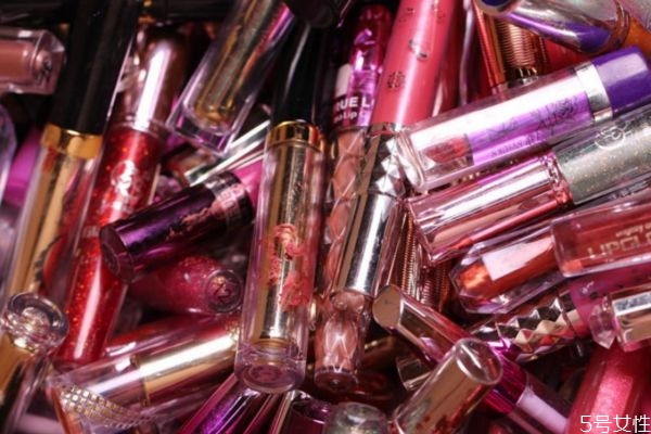 為什么沒(méi)人擺地?cái)傎u(mài)化妝品 夜市賣(mài)化妝品怎么樣