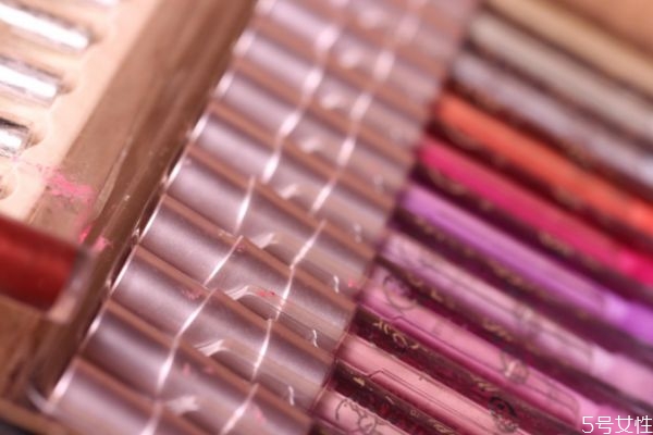 為什么沒(méi)人擺地?cái)傎u(mài)化妝品 夜市賣(mài)化妝品怎么樣