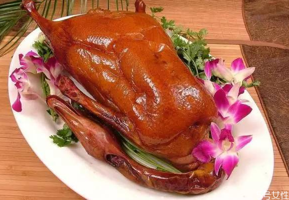 北京烤鴨是從南京傳過(guò)去的嗎 北京烤鴨和南京烤鴨的區(qū)別 北京烤鴨是從南京傳過(guò)去的嗎 北京烤鴨和南京烤鴨的區(qū)別