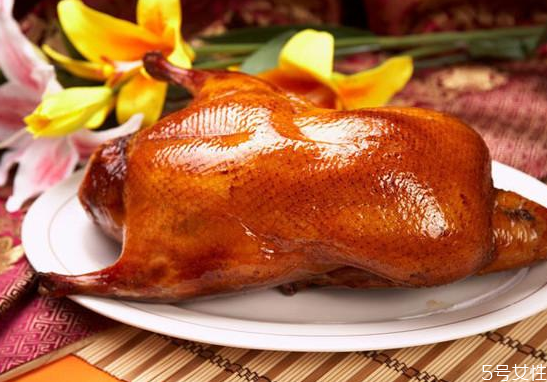 烤鴨用什么鴨子最好 燒鴨跟烤鴨哪一個好吃 烤鴨用什么鴨子最好 燒鴨跟烤鴨哪一個好吃