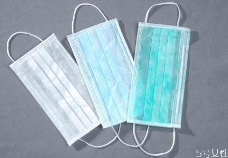 口罩臨時取下來怎么放 口罩怎么折疊保存