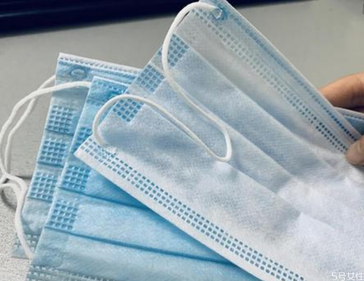 吃飯口罩拿下來(lái)怎么放 口罩怎么放在包里 吃飯口罩拿下來(lái)怎么放 口罩怎么放在包里