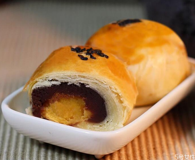 蛋黃酥好吃嗎 蛋黃酥哪個(gè)牌子最正宗 蛋黃酥好吃嗎 蛋黃酥哪個(gè)牌子最正宗