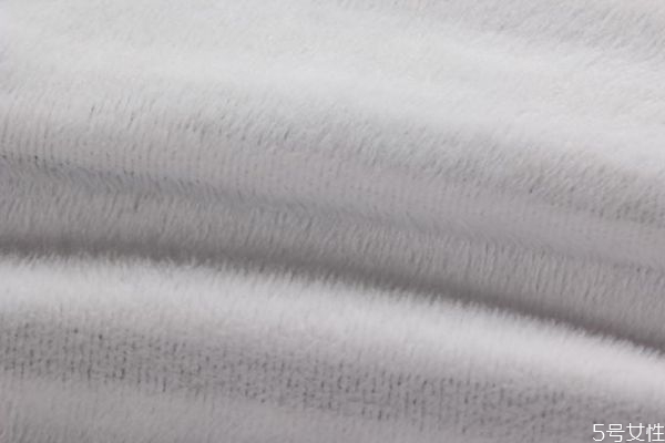 海貍絨面料的打底褲怎么保養(yǎng) 海貍絨和羊羔絨哪個好 海貍絨面料的打底褲怎么保養(yǎng) 海貍絨和羊羔絨哪個好