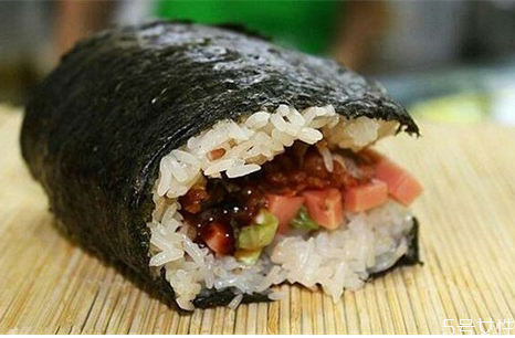 飯團怎么捏 怎樣捏飯團不散 飯團怎么捏 怎樣捏飯團不散