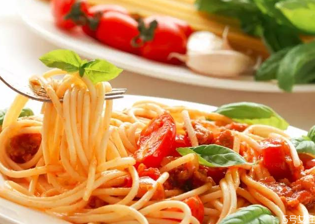 煮意大利面是冷水還是熱水煮 煮好的意大利面為什么要過(guò)冷水