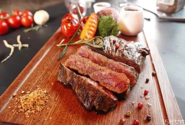 速凍牛排的醬包怎么用 速凍家庭牛排的簡易做法 速凍牛排的醬包怎么用 速凍家庭牛排的簡易做法